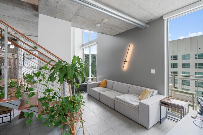 Building Photo - 690 SW 1st Ct