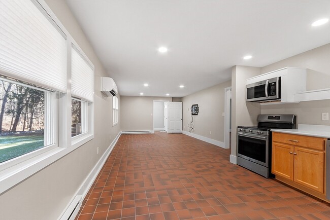 Building Photo - 82 Cedar St