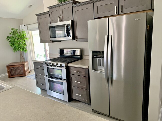 Building Photo - 104 Emerald Dr