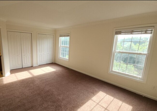 Building Photo - Spacious, Large, Luxury 3 Bedroom End - Unit Townhouse in Hockessin, Delaware