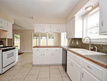 Building Photo - 905 Parker Cir