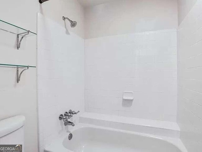 Building Photo - 2032 Powers Ferry Trce SE