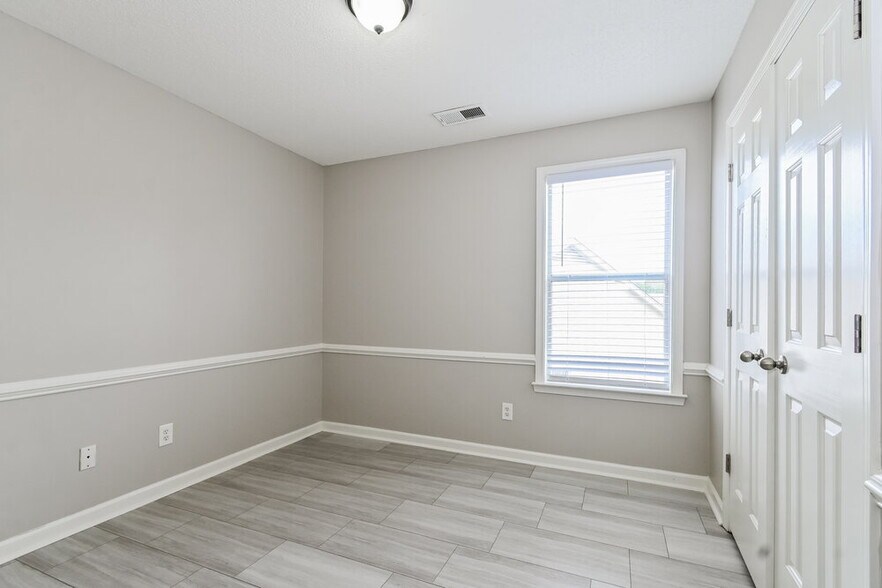 Building Photo - 1141 Red Fern Cir E