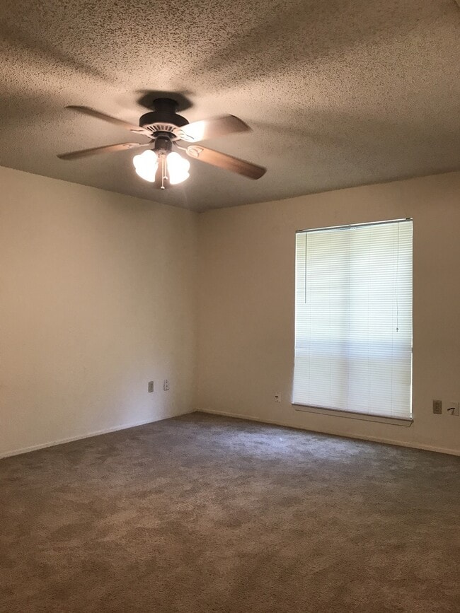 Building Photo - Single Family Home