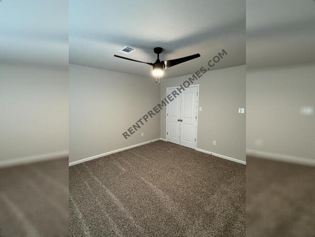 Building Photo - 18 Edward Dr