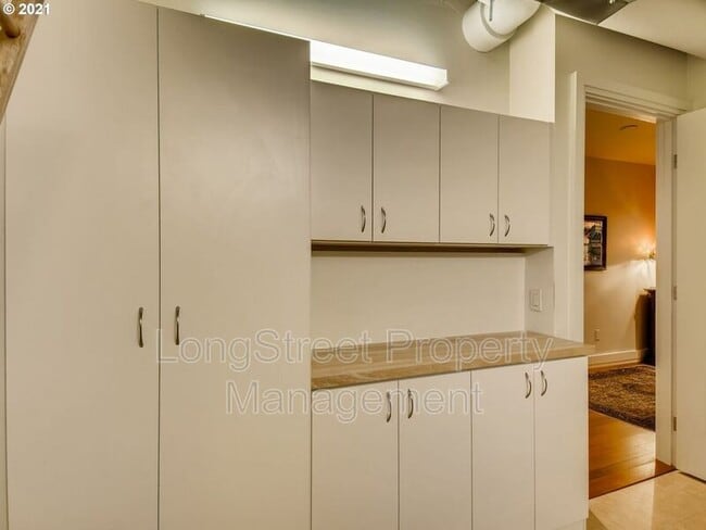 Building Photo - 311 NW 12th Ave