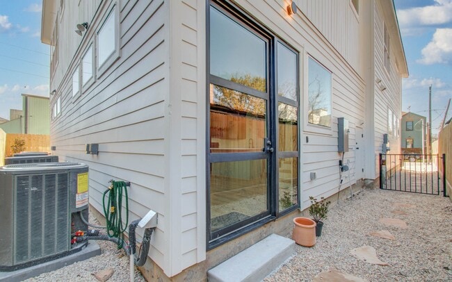 Building Photo - 1506 McKee St