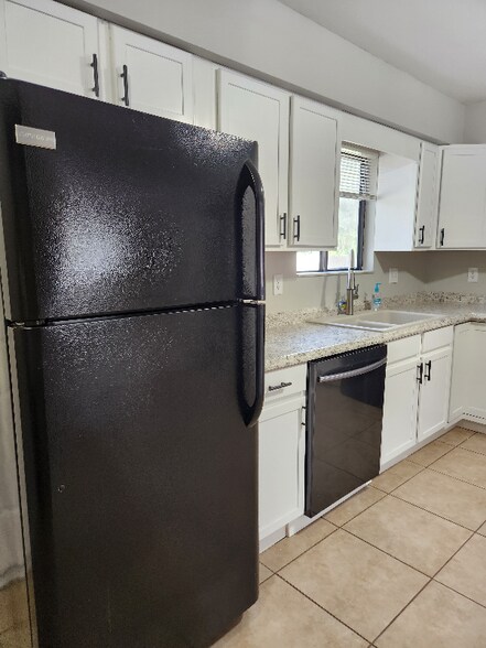 Building Photo - 1206 E 11th Ave