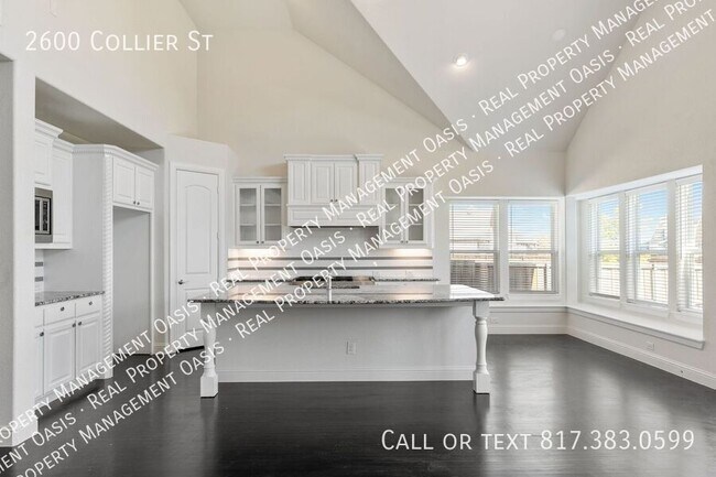 Building Photo - 2600 Collier St