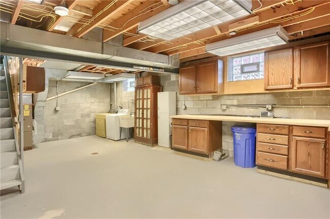 Building Photo - 316 Tarragonna St