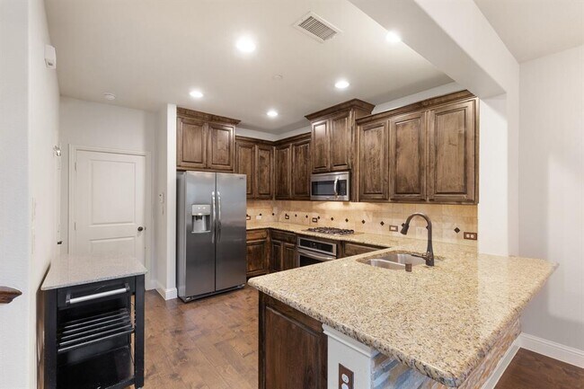 Building Photo - 4646 Rhett Ln