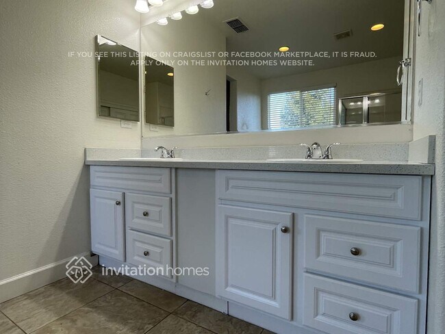 Building Photo - 1187 Jewelflower St