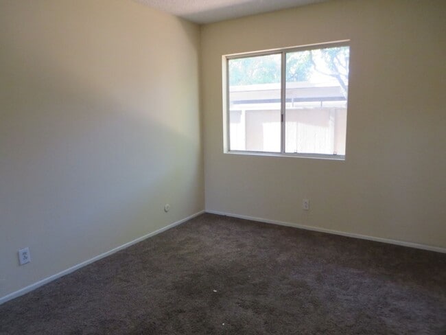 Building Photo - 25718 Hogan Dr