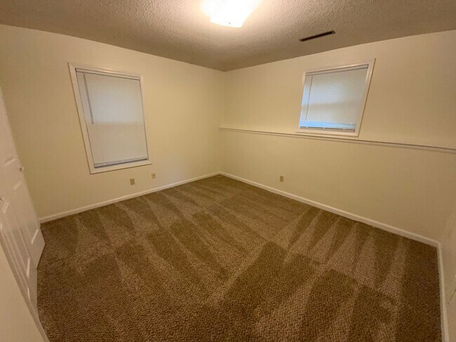 Building Photo - 207-207 Briarcrest Ct