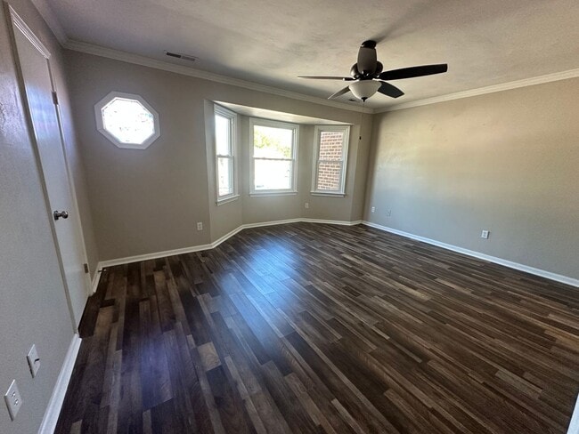 Building Photo - 2-bedroom, 2.5-bath Georgetown Colony Townhouse