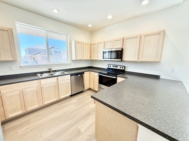 Building Photo - 2392 Jasmine Ln