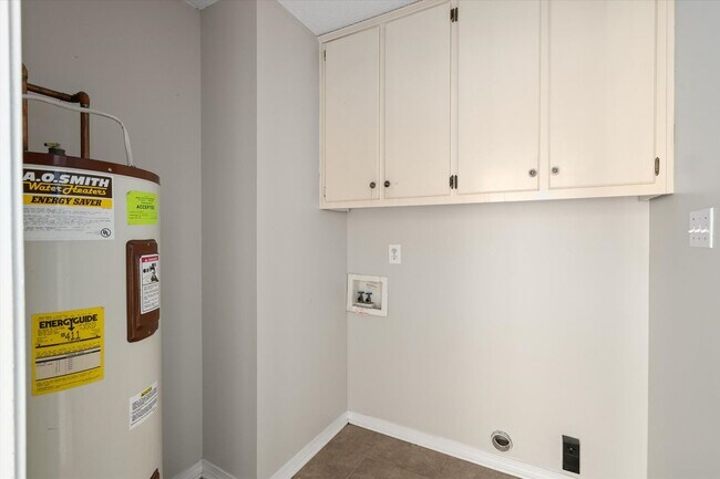 Building Photo - 10020 Silverthorne Ct