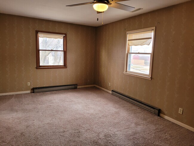 Bedroom - 220 W 10th St S