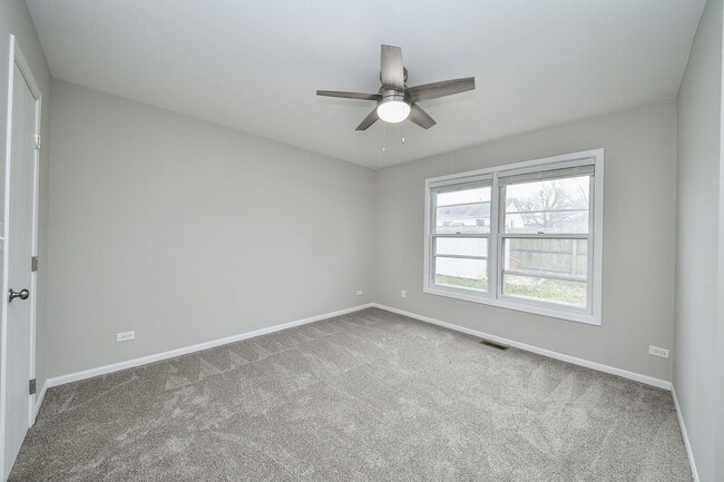 Building Photo - 94 W Elm Ave