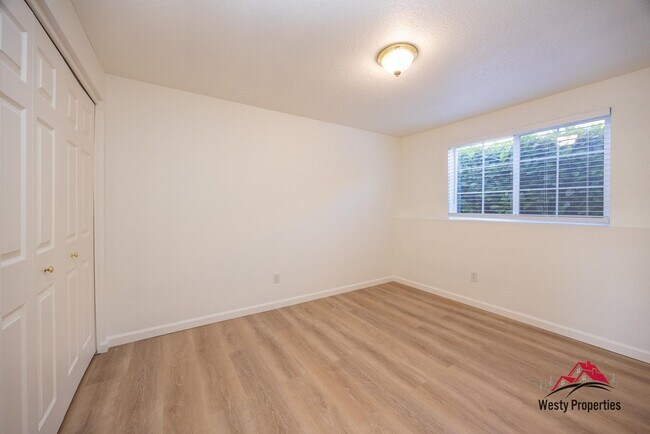 Building Photo - 1227 SE Boise St