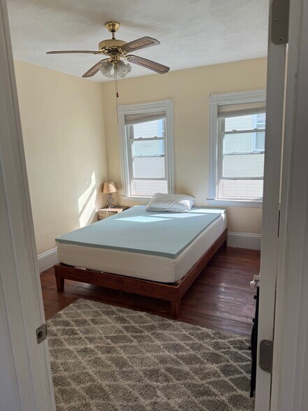Middle bedroom - 55 Victoria St