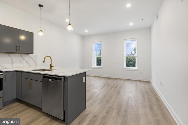 Building Photo - 2046 E Lehigh Ave