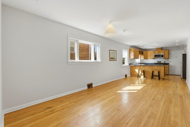 Building Photo - 556 Barton Ave