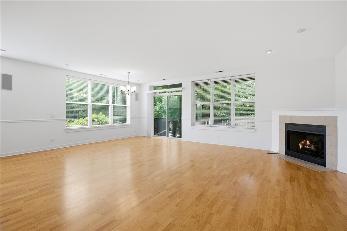 Building Photo - 2220 W Maypole Ave
