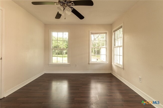 Building Photo - 1303 E Avenue G