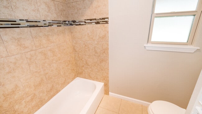 Building Photo - Amazing 4 bedroom house in Houston, TX
