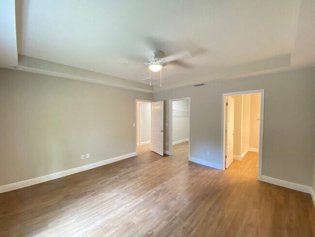 Building Photo - Custom Home - Desirable SE Ocala Neighborh...