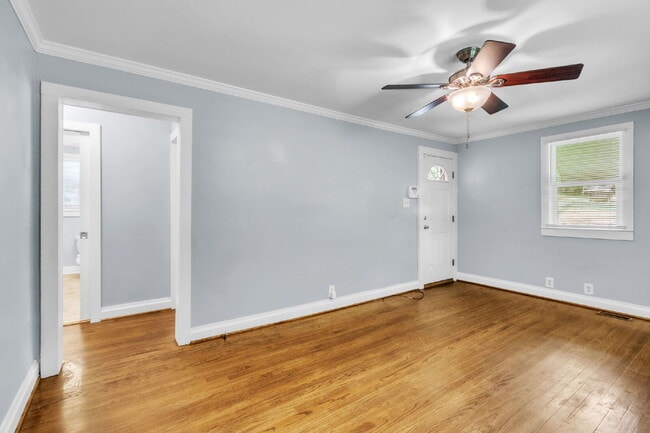 Building Photo - Cute Bungalow Style 2-Bedroom Haven with H...