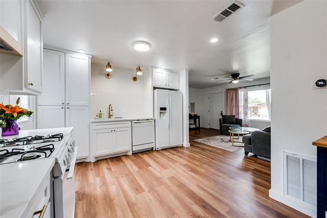 Building Photo - 228 E Oak Dr