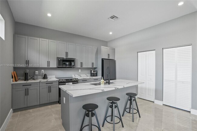 Building Photo - 808 NW 5th Terrace