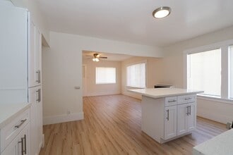 Building Photo - LB2384 - RUBS