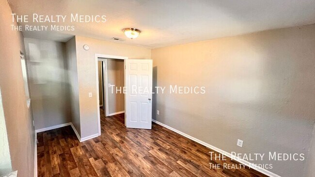 Building Photo - 854 Klondike Ave