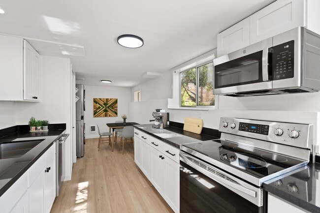 Building Photo - 5529 S 149th St