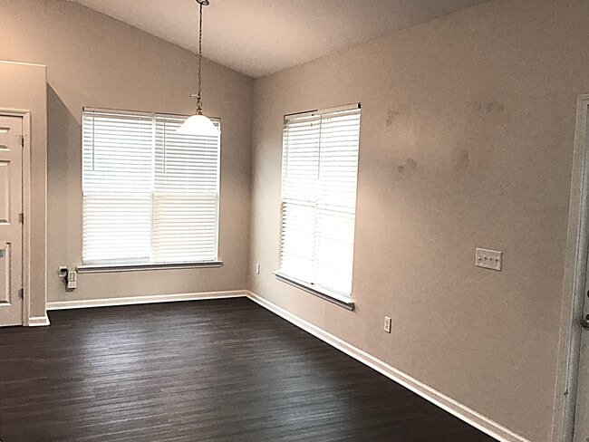 Building Photo - 30 Concordia Ct