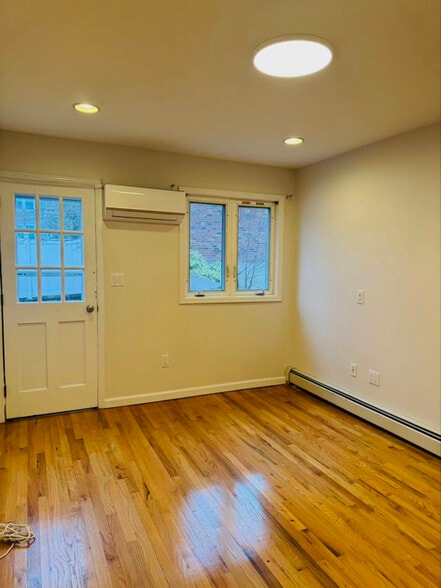 Building Photo - 121-25 6th Ave