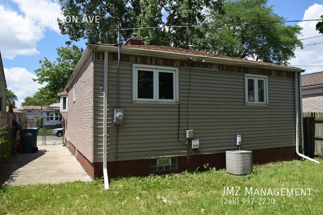 Building Photo - 1663 Wilson Ave