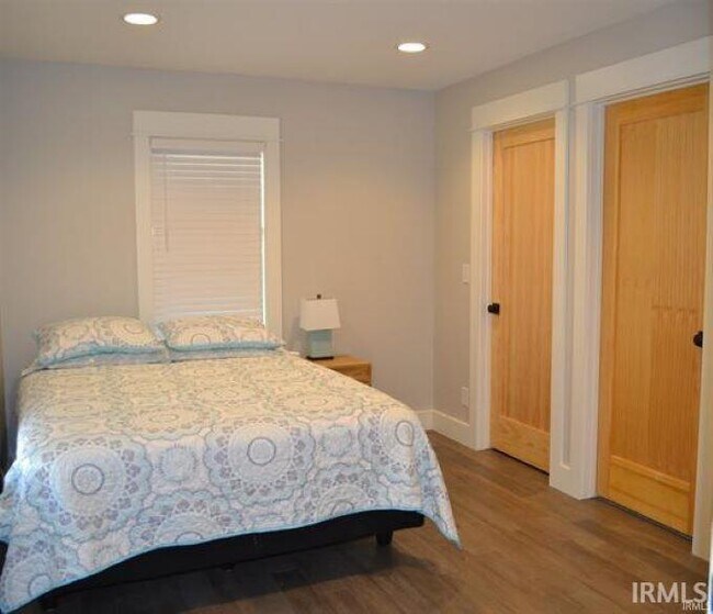 Building Photo - 124 N Bryan Ave