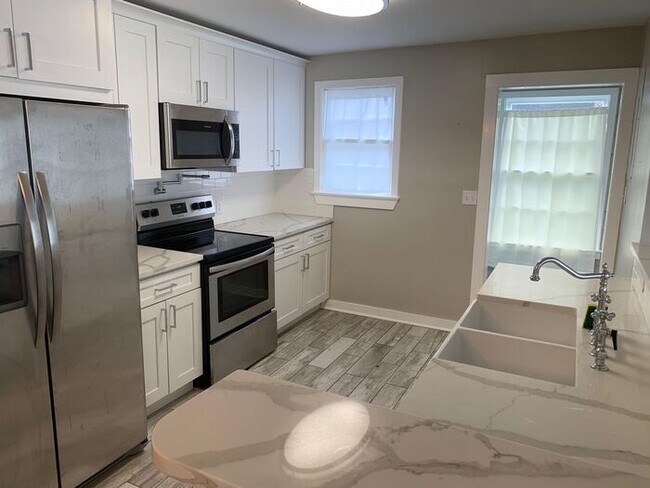 Building Photo - Charming 3 Bed/2 Bath Home in Murray Hill!