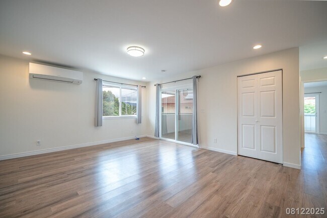 Building Photo - $4900 4BR/2.5BA Ewa Beach Unit - Energy Ef...