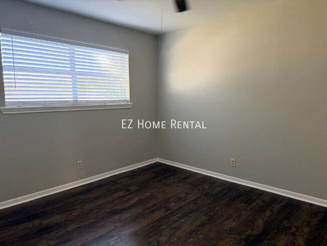 Building Photo - 2102 5th Ave N