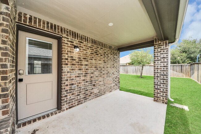 Building Photo - 16011 Monument Hill Crossing