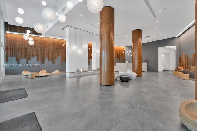 Building Photo - 350 S Miami Ave