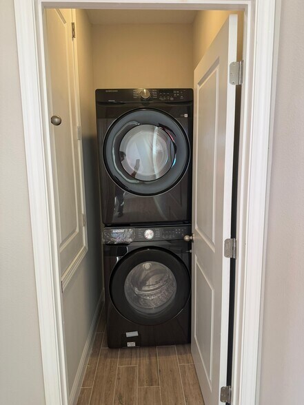 Building Photo - 10259 Pearson Ave