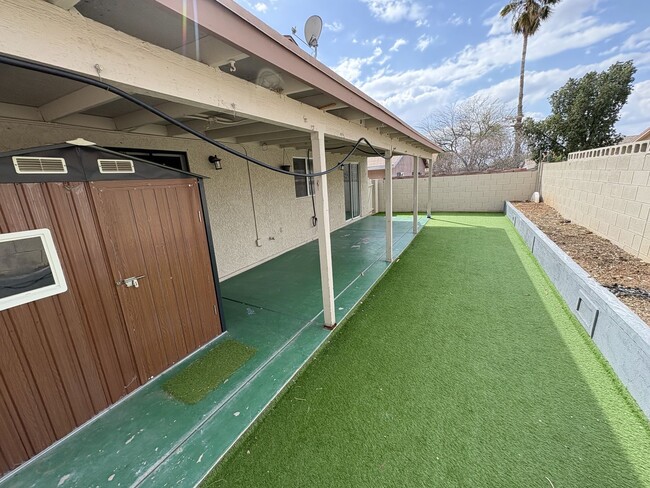 Building Photo - Great eastside location four bedrooms