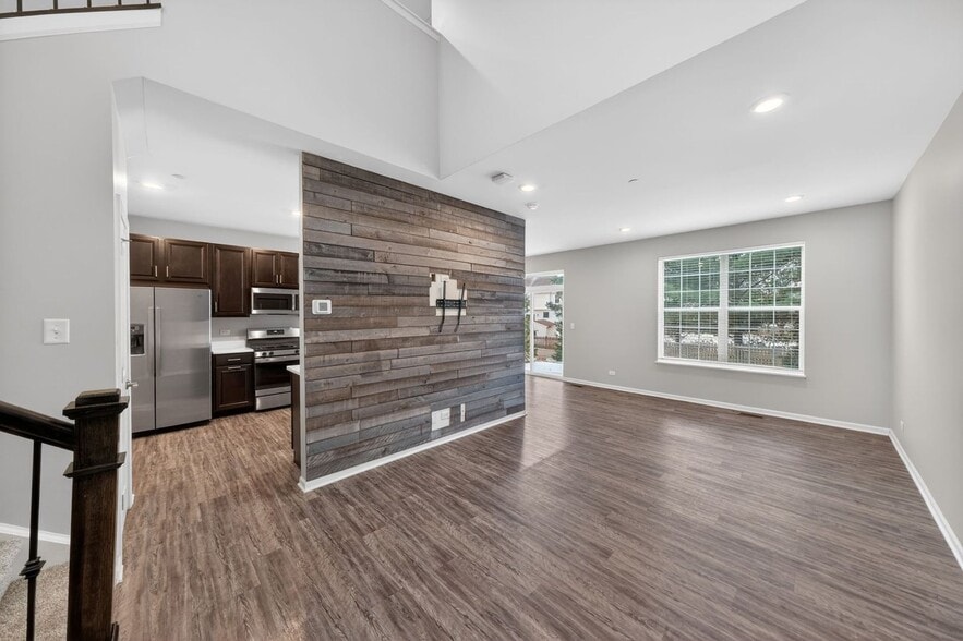 Building Photo - 1675 Kraft Ave