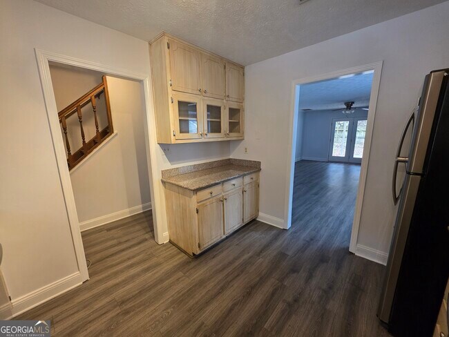 Building Photo - 405 Williamsburg Way